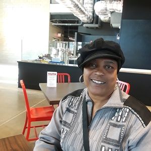 Meet your Posher, Paula